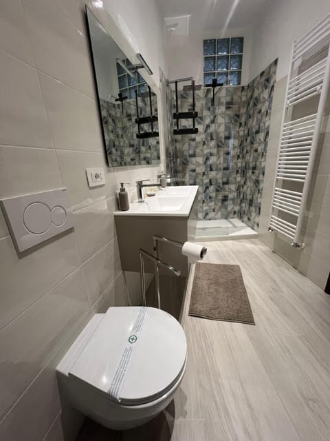 Bathroom, Living room