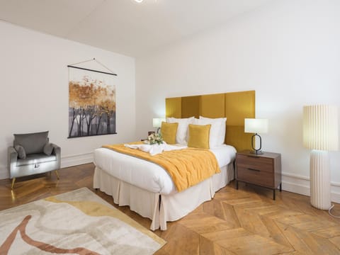 Bed, Photo of the whole room, Bedroom, towels