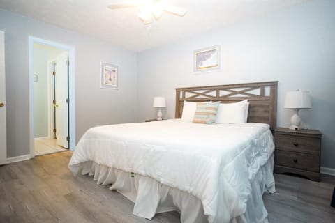 Stay Coastal King Bed Pools Hot Tub Tennis House in Carolina Forest