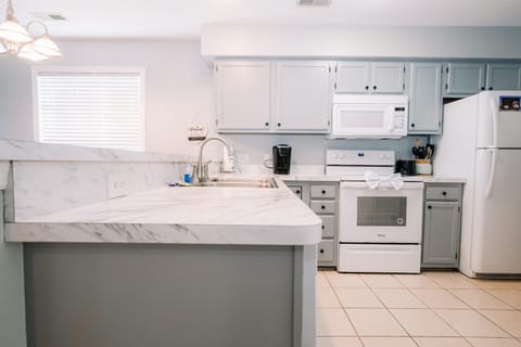 Stay Coastal King Bed Pools Hot Tub Tennis House in Carolina Forest