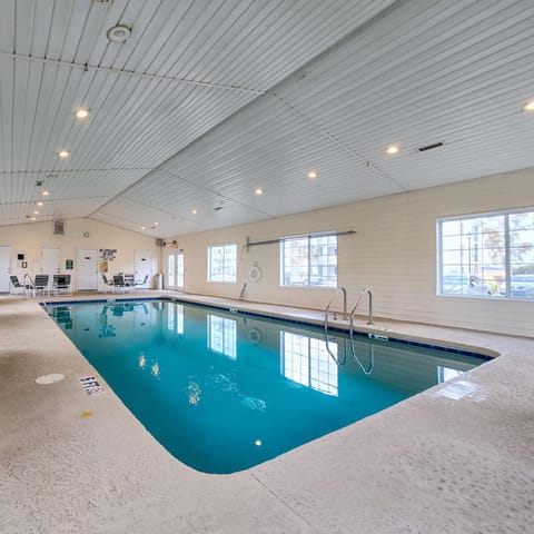 Stay Coastal King Bed Pools Hot Tub Tennis House in Carolina Forest