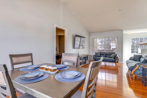 Quiet and Convenient! 2-Story Townhouse in NW Indy House in Pike Township