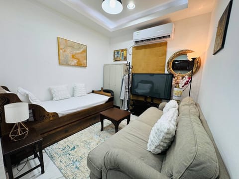 Home plus room 16 Apartment in Abu Dhabi