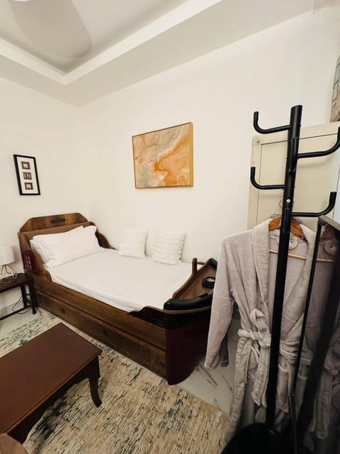 Home plus room 16 Apartment in Abu Dhabi