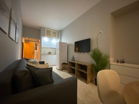 TV and multimedia, Kitchen or kitchenette, Living room, Photo of the whole room, Dining area