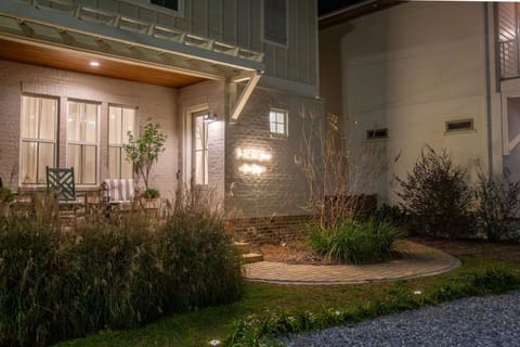 Facade/entrance, Night