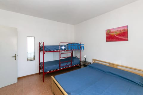 Bed, Photo of the whole room, Bedroom, bunk bed