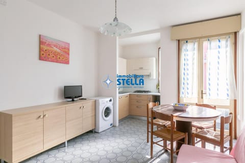 Kitchen or kitchenette, Dining area, Evening entertainment