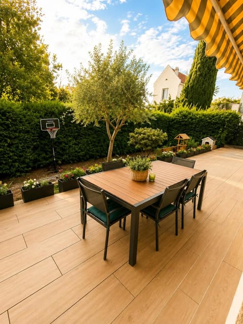 Patio, Spring, Day, Garden, Dining area, Garden view