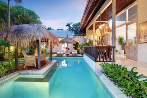 Pool view, Swimming pool, sunbed