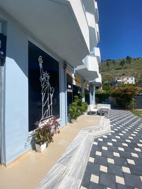 Property building, Day, Neighbourhood, Natural landscape, Mountain view, Street view