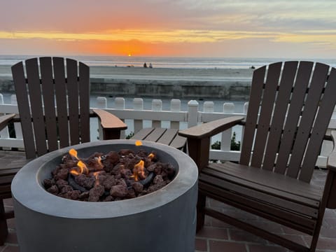 Patio, Natural landscape, View (from property/room), Spa and wellness centre/facilities, Seating area, Sea view, Sunset