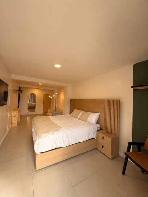 Photo of the whole room, Bedroom