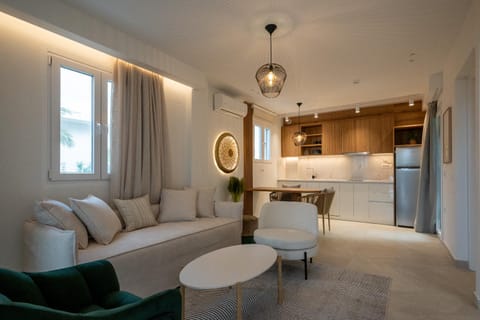 Kitchen or kitchenette, Seating area