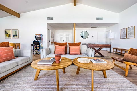 Desert Paradise Retreat Pool Spa & Game Room Villa in Palm Springs