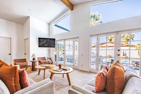 Desert Paradise Retreat Pool Spa & Game Room Villa in Palm Springs