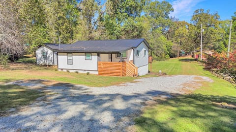 Watts Barr Waterfront Retreat House in Watts Bar Lake