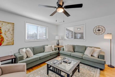 Watts Barr Waterfront Retreat House in Watts Bar Lake