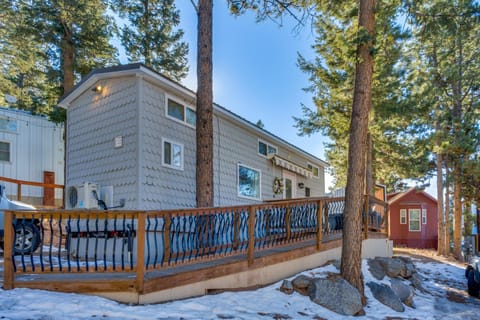 Adorable Tiny Home with Mtn Views in Woodland Park! Apartment in Woodland Park