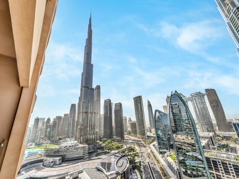 Property building, Day, City view, Location