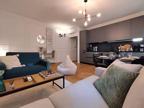 Kitchen or kitchenette, Living room, Seating area, toaster