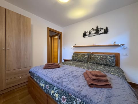 Bed, Photo of the whole room, Bedroom, towels, wardrobe