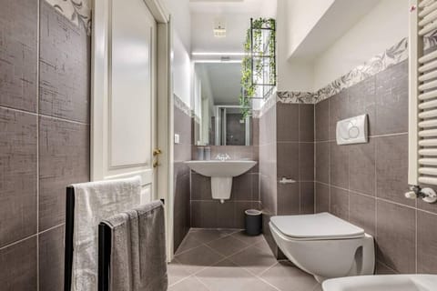 Aquarium Luxury Loft 1 - Exclusive Waterfront View Apartment in Genoa