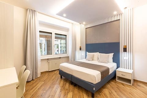 Photo of the whole room, Bedroom, internet