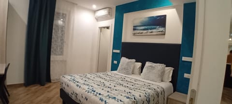 Bedroom, air conditioner