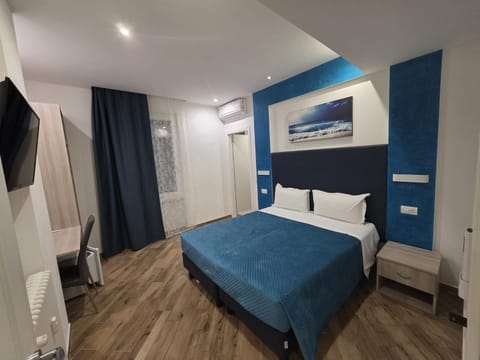 Bed, TV and multimedia, Bedroom, air conditioner