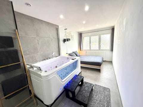 Hot Spring Bath, Hot Tub, Spa and wellness centre/facilities