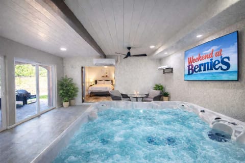 Hot Tub, Photo of the whole room, Evening entertainment