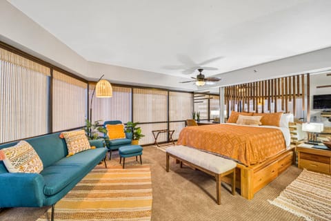 Retro Studio! Pool, Hot Tub, Free Parking & WiFi Apartment in Honolulu