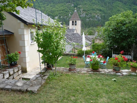 Patio, Garden view, Mountain view