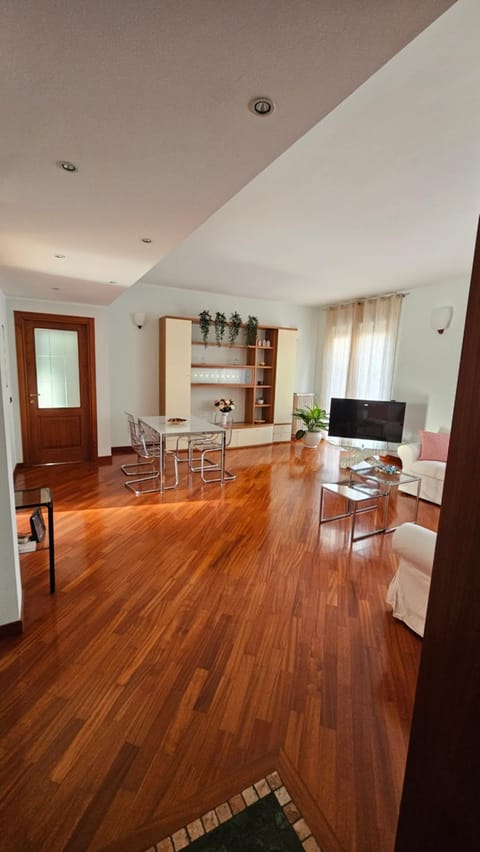 TV and multimedia, Living room, Dining area