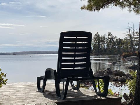 Beautiful Maine Retreat 4 Bdrm Lakeside Cottage House in Orland