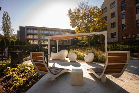 Property building, Patio, Spring, Day, Garden, Living room, Seating area, Garden view, sunbed