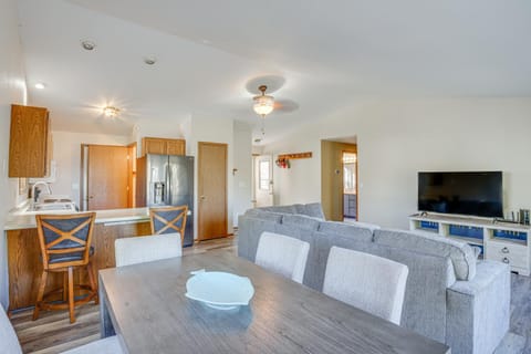 Anglers Retreat 1 Block to Lake Winneconne House in Winneconne