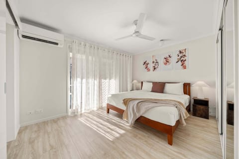 Bed, Photo of the whole room, Bedroom, air conditioner