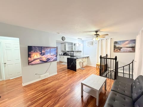 RiverFront Cottage House for Salmon yearly Fall Apartment in Tukwila