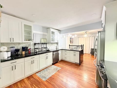 RiverFront Cottage House for Salmon yearly Fall Apartment in Tukwila