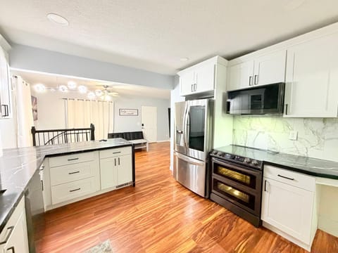 RiverFront Cottage House for Salmon yearly Fall Apartment in Tukwila