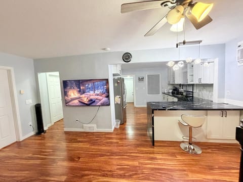 RiverFront Cottage House for Salmon yearly Fall Apartment in Tukwila