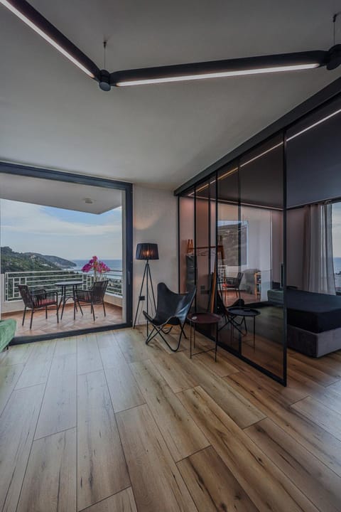 View (from property/room), Balcony/Terrace, Living room, Seating area, Mountain view