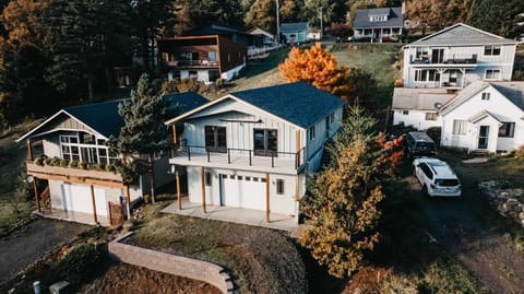 Modern Gorge Retreat Steps from River & Hiking House in Stevenson