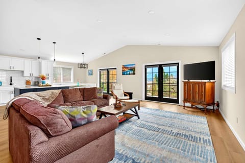 Modern Gorge Retreat Steps from River & Hiking House in Stevenson