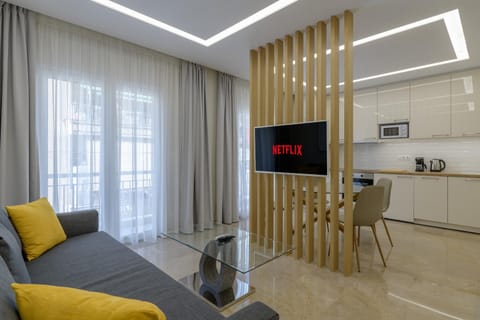 TV and multimedia, Kitchen or kitchenette, Living room, Seating area