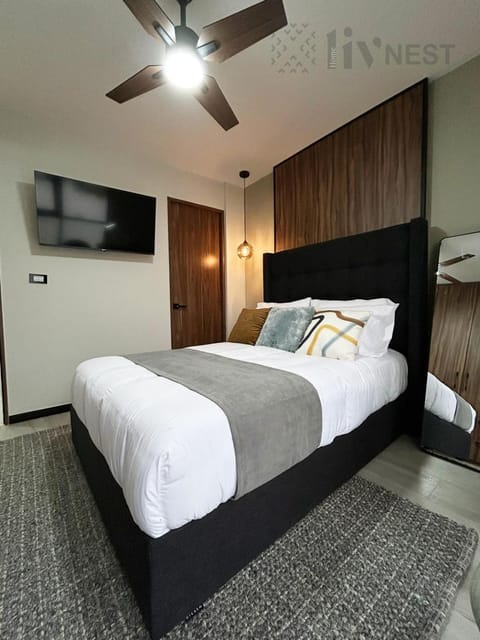 Bed, TV and multimedia, Photo of the whole room, Bedroom, Swimming pool