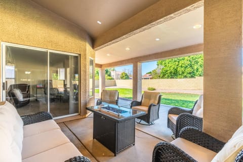 Spacious 4BR Home Patio Huge Yard Sleeps 18 Grill House in Gilbert