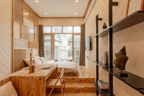 Bed, Photo of the whole room, Seating area, Dining area, Bedroom, City view